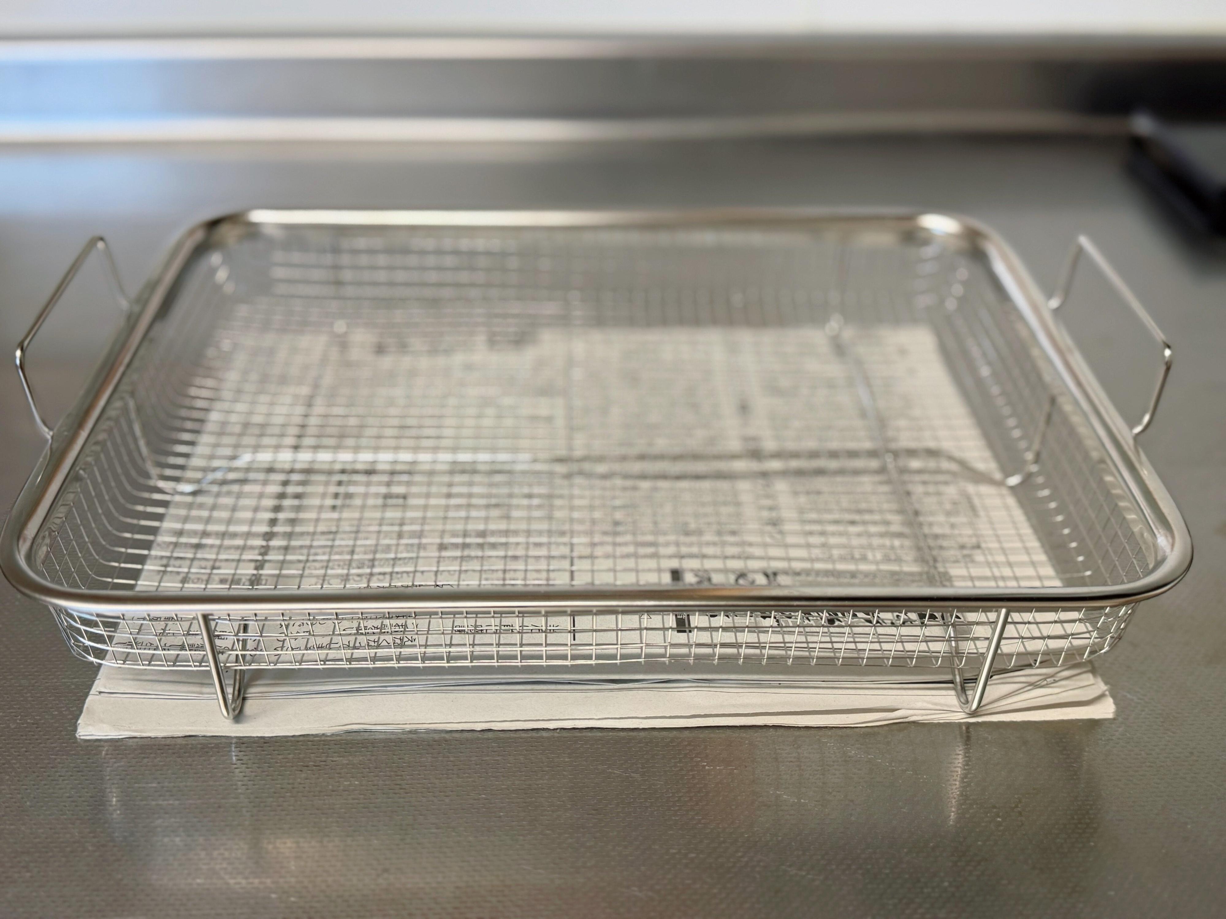 ポイント1.あし付きで底が油切りがしやすい