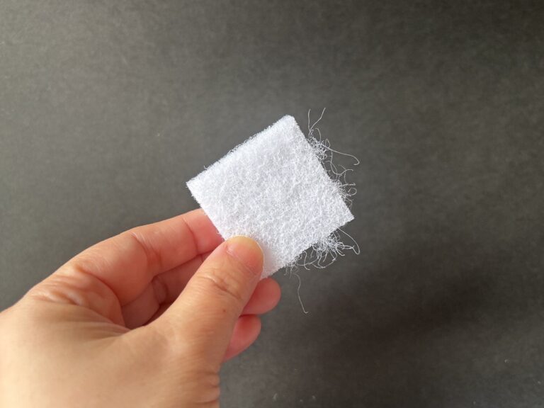 【ダイソー】リピ買い必須！外出先の洗い物に便利な水だけで泡立つ洗剤つきクリーナー