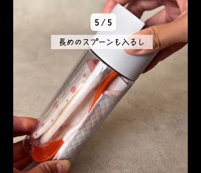 【セリア】まとめて持ち歩ける!スマホが立てられるペンケース