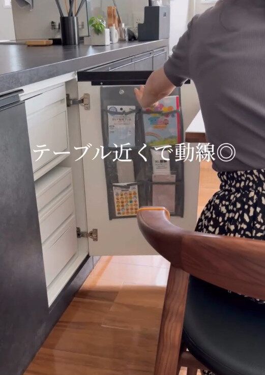 【セリア】テーブル近くなので動線も◎