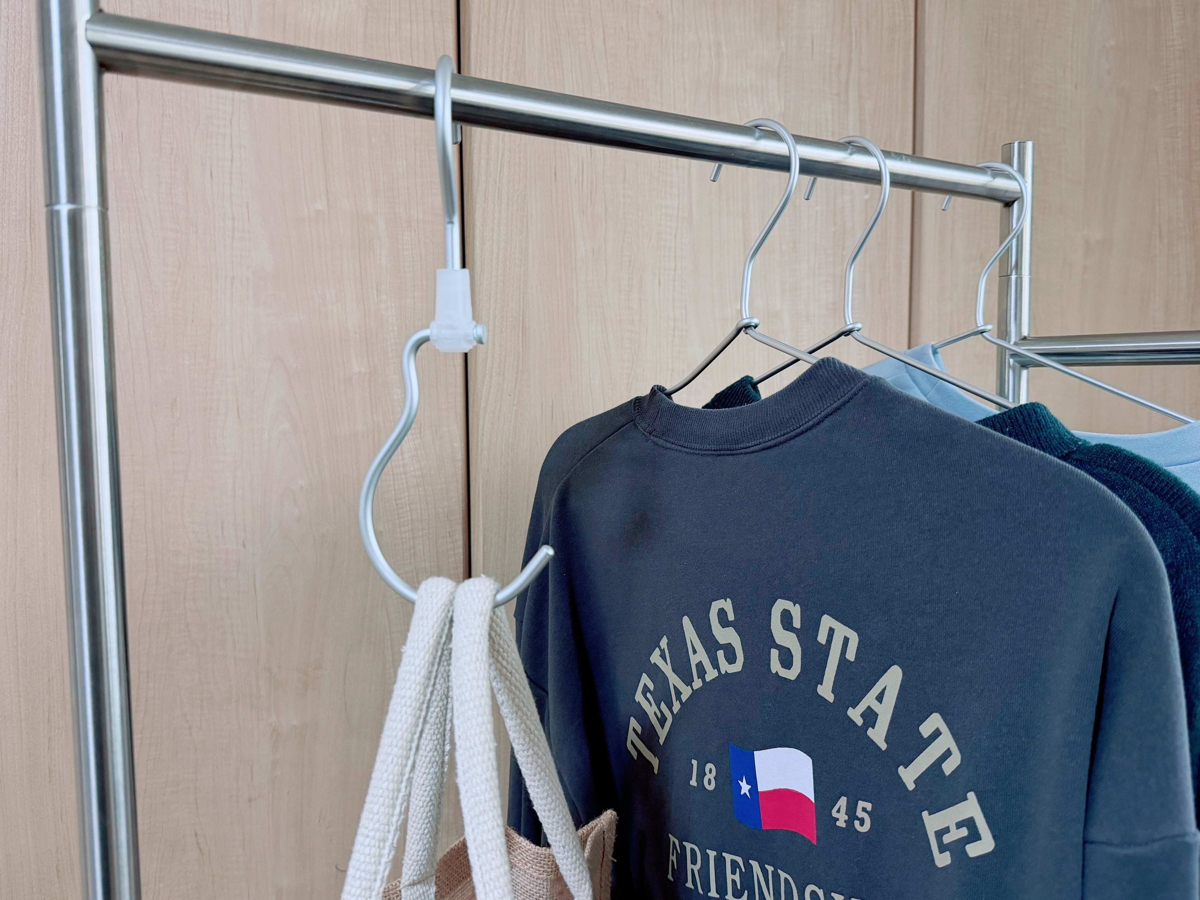 3．360度回転 たためるアルミフック