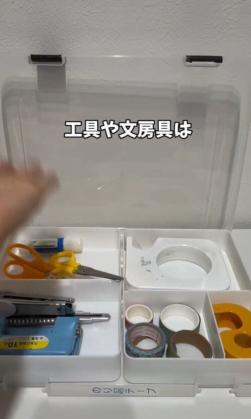 文房具類や小物の整理に!「A4キャリーケース」