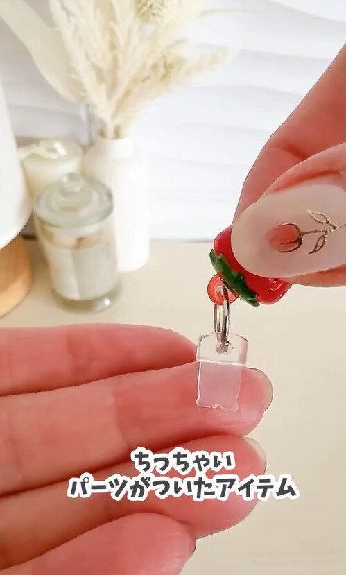 春が待ち遠しい!「データポート用防塵キャップいちご」