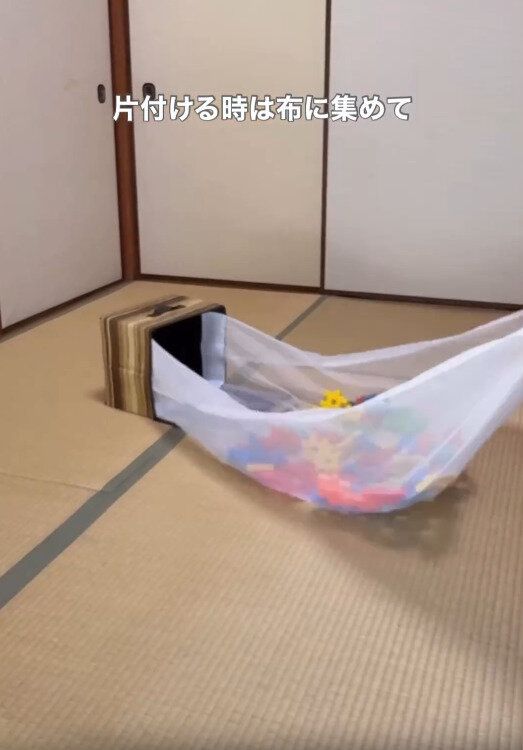 【ダイソー】片付ける時は布に集めるだけ