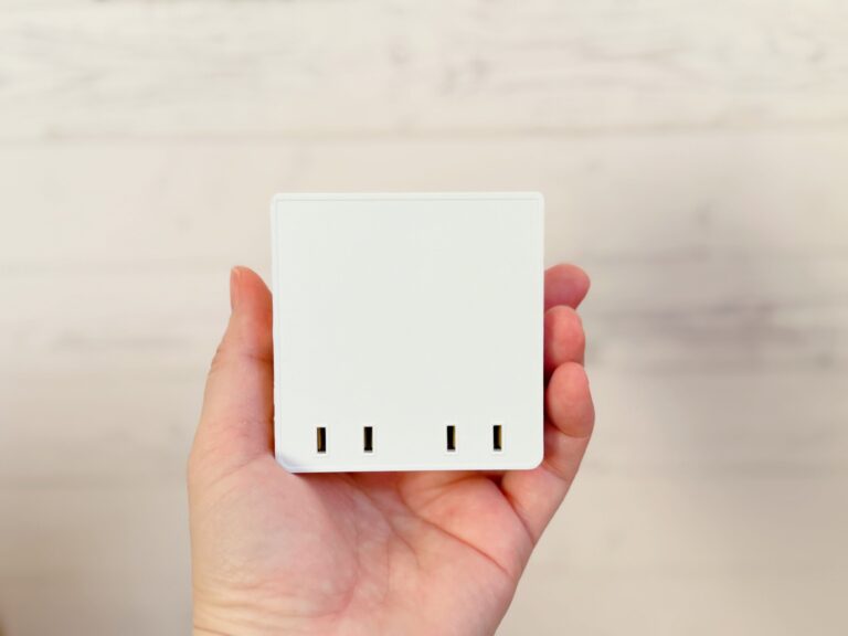 550円以上でもすぐ買うべき！ダイソーで見つけた、コンセントまわりをすっきりさせてくれる神アイテム