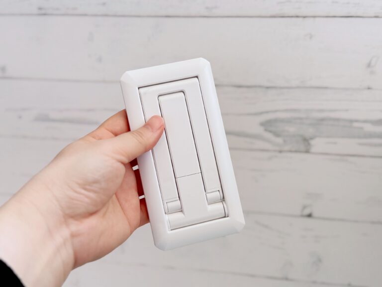 【セリア】買わなきゃ損！ミニマルで機能的な110円スマホスタンド