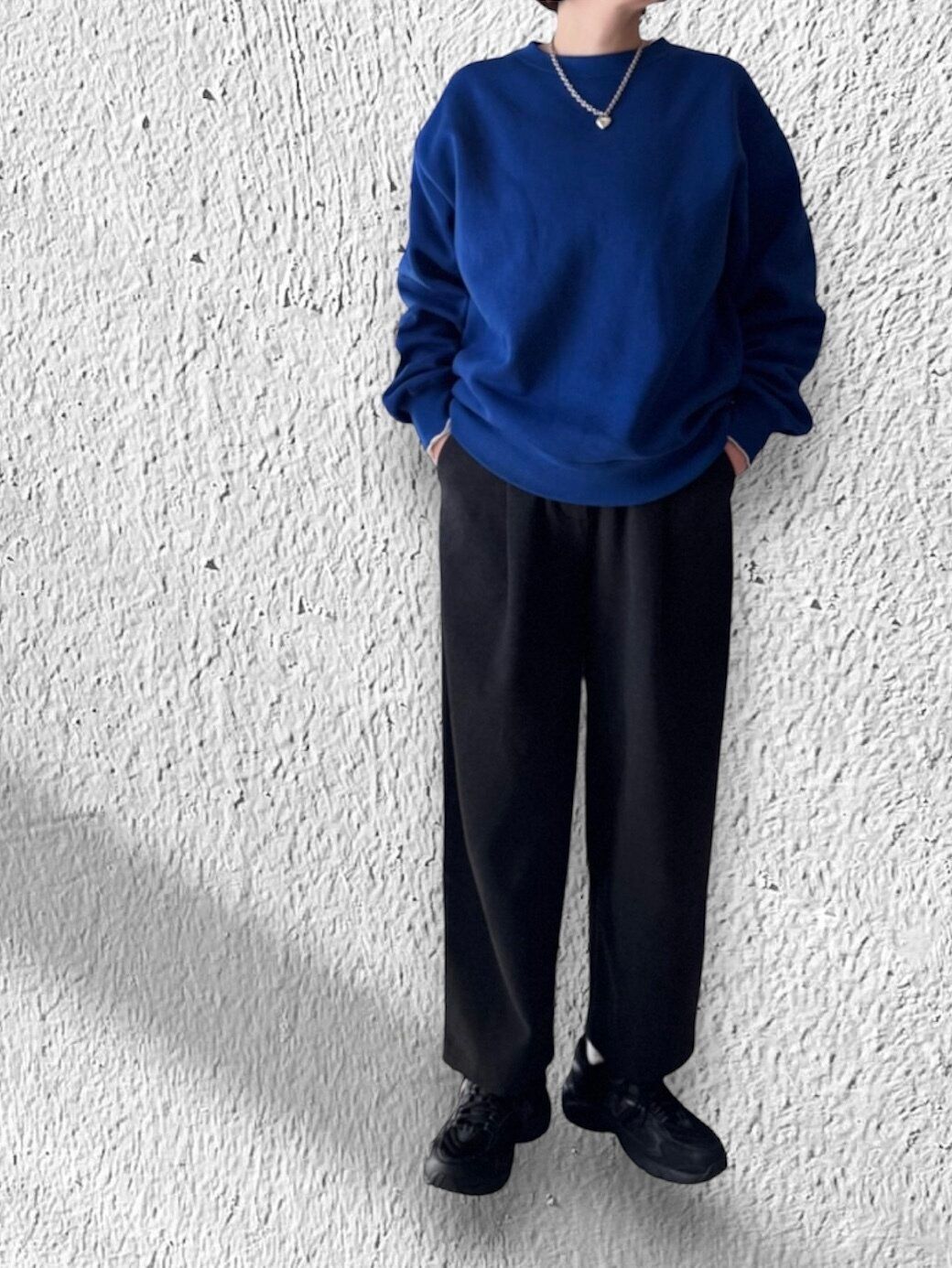 ブルーのスウェット