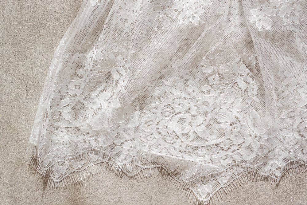 裾から見せると今っぽいアイテム「レースキャミソール」40代はこう着こなす!