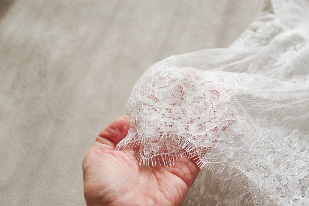 裾から見せると今っぽいアイテム「レースキャミソール」40代はこう着こなす!