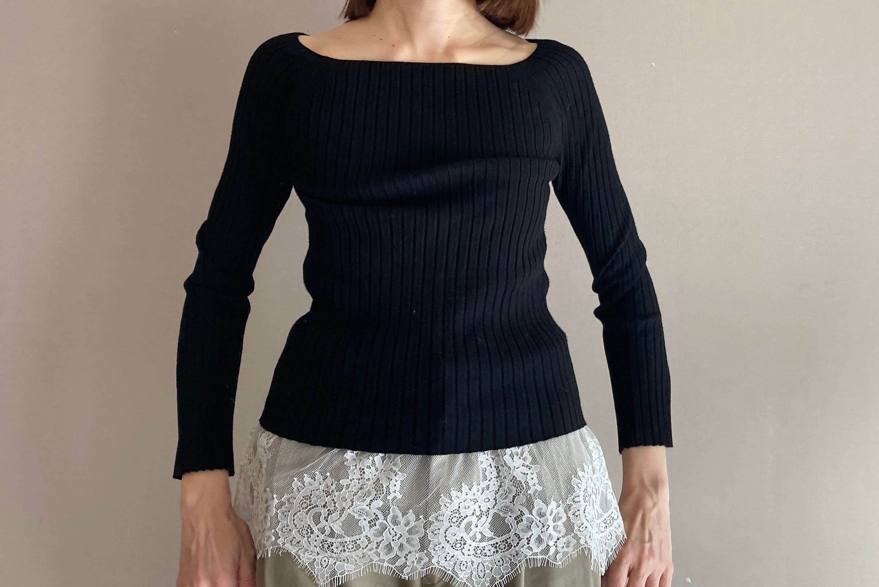 裾から見せると今っぽいアイテム「レースキャミソール」40代はこう着こなす!