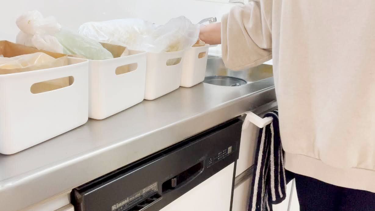 ボックスで分けた、ざっくりキッチン収納