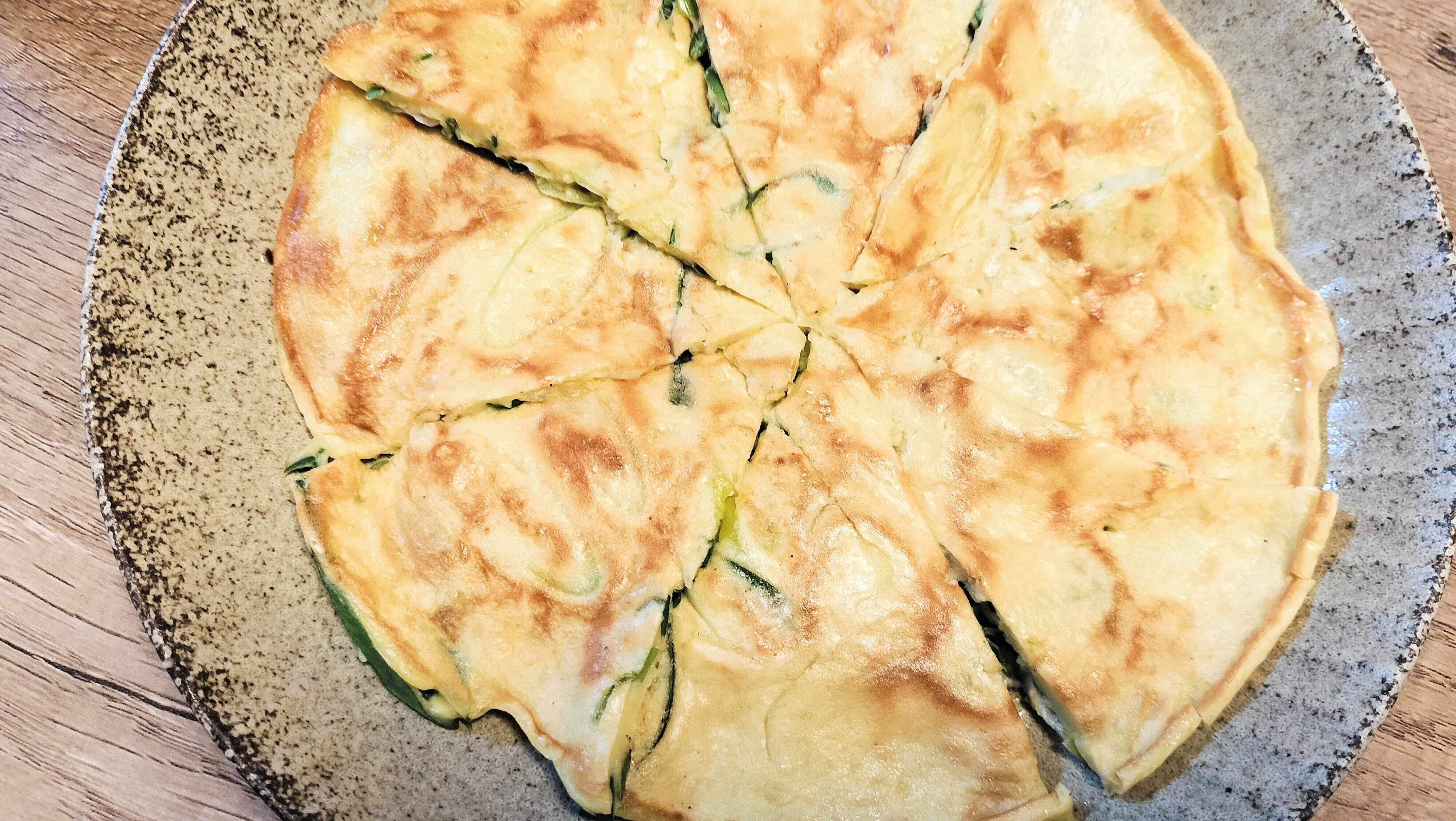 カットされたねぎチヂミ