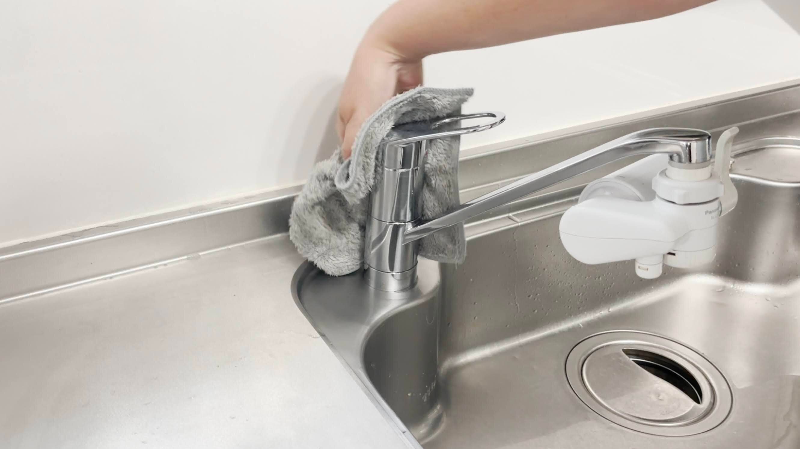 蛇口を拭く