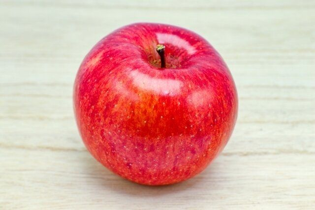 じつは農薬でもワックスでもない！りんごが“ツヤツヤ・ベタベタ”なのを避けると損な理由を野菜ソムリエが解説