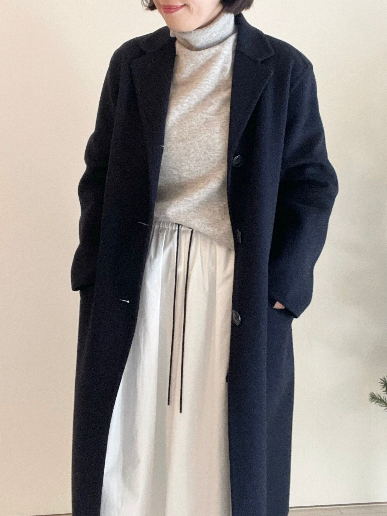 白スカートとコート