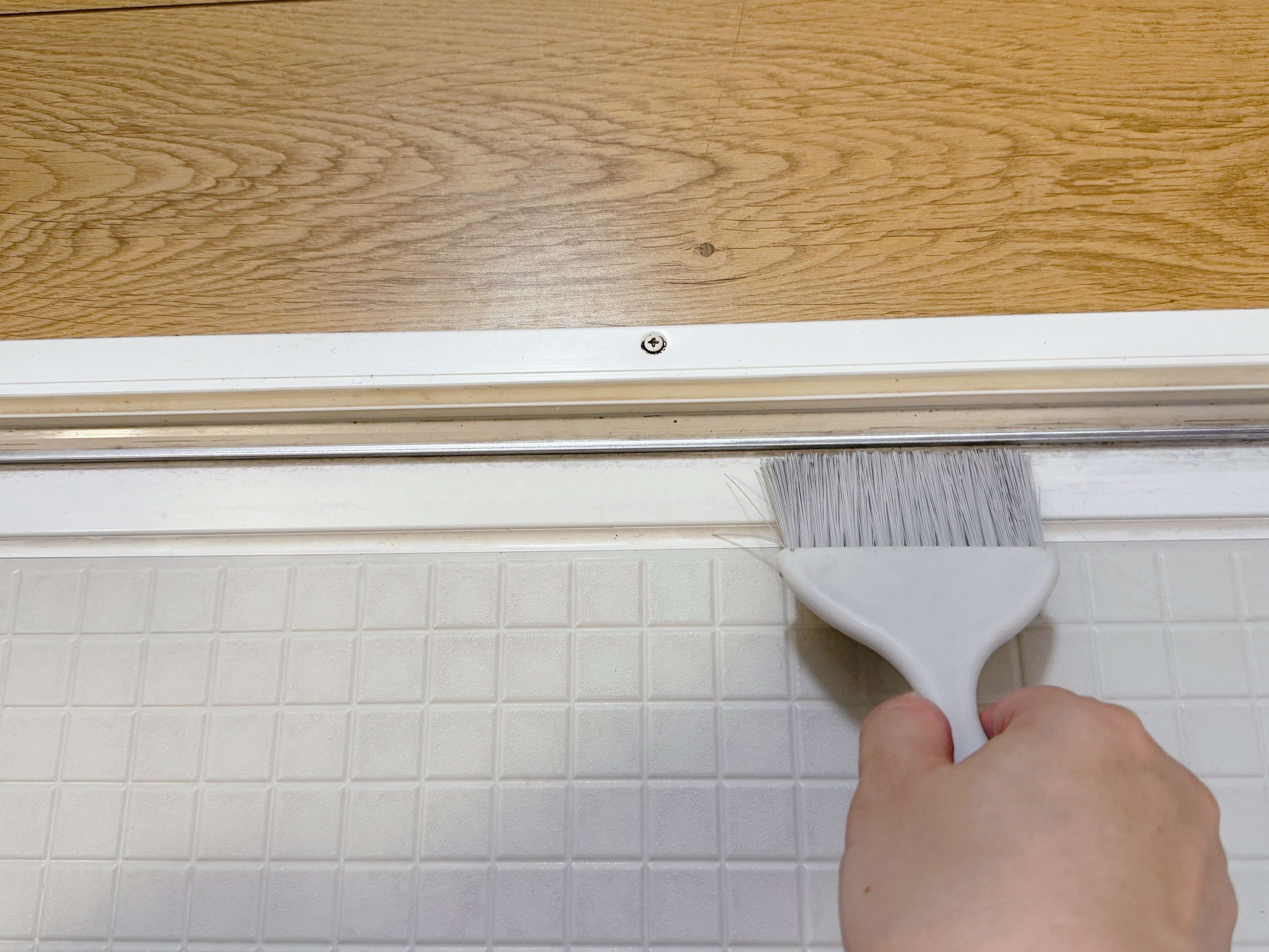 ドアサッシの掃除方法