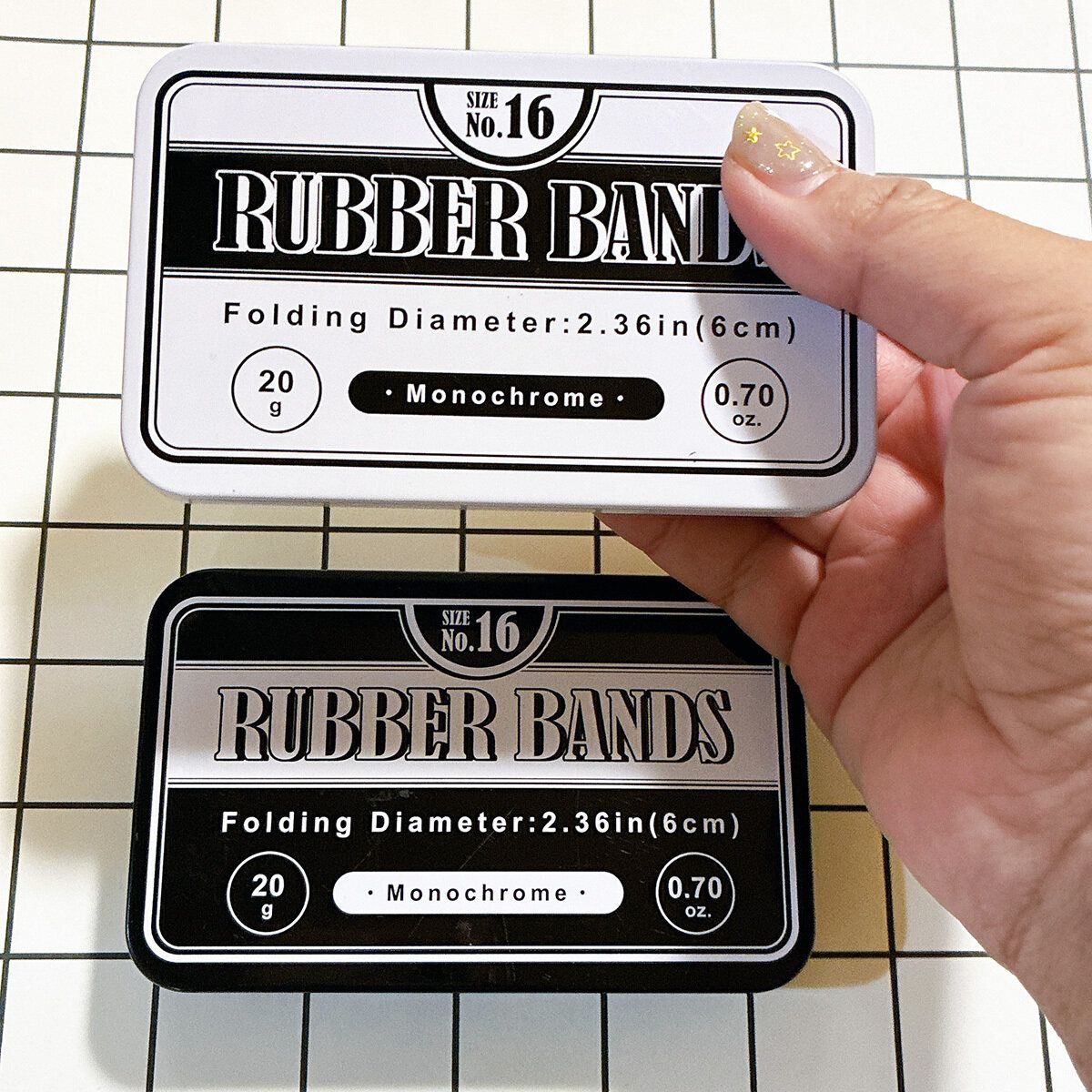 110円とは思えないモノクロ缶の正体