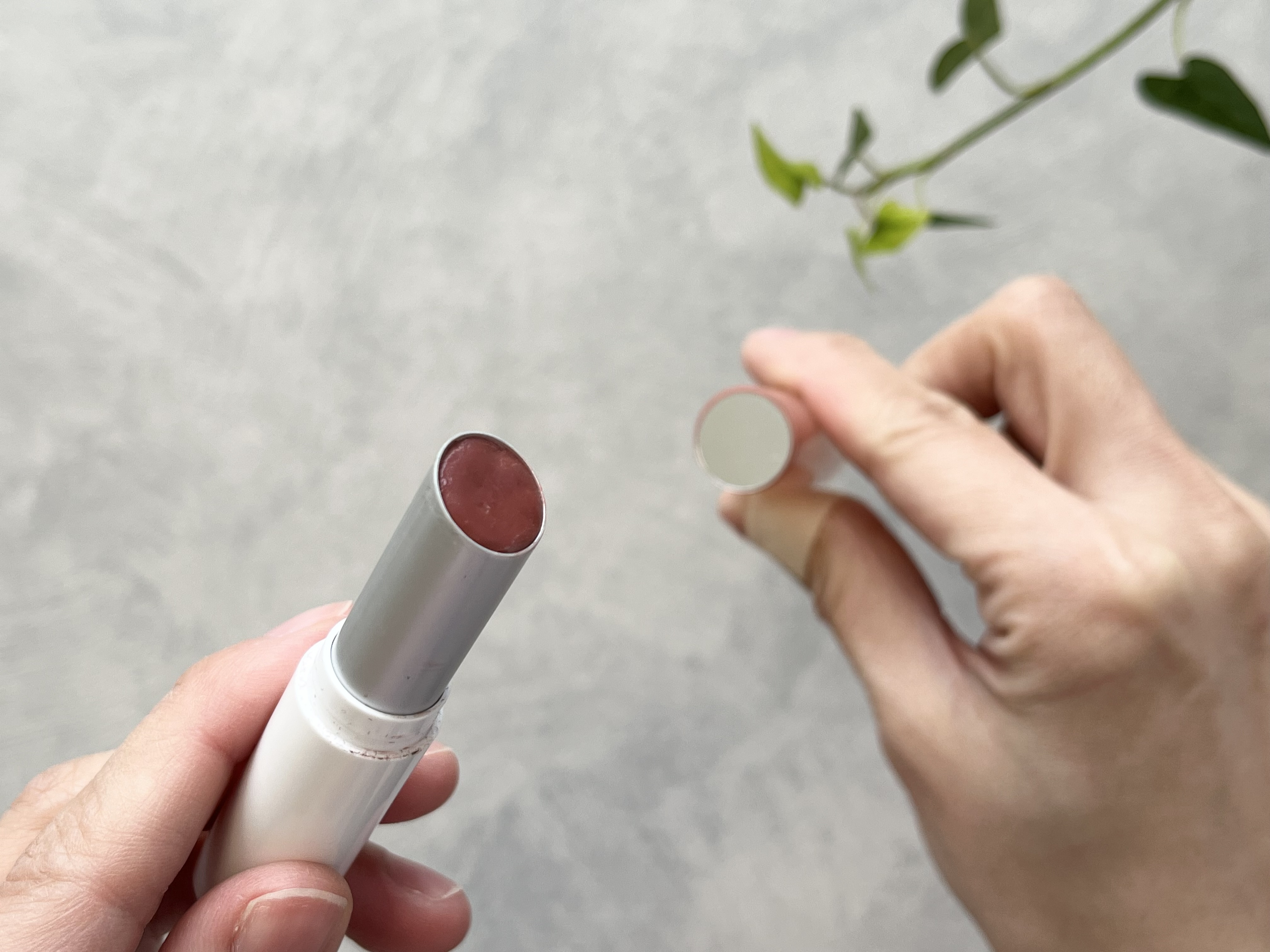 リップに商品を貼った画像