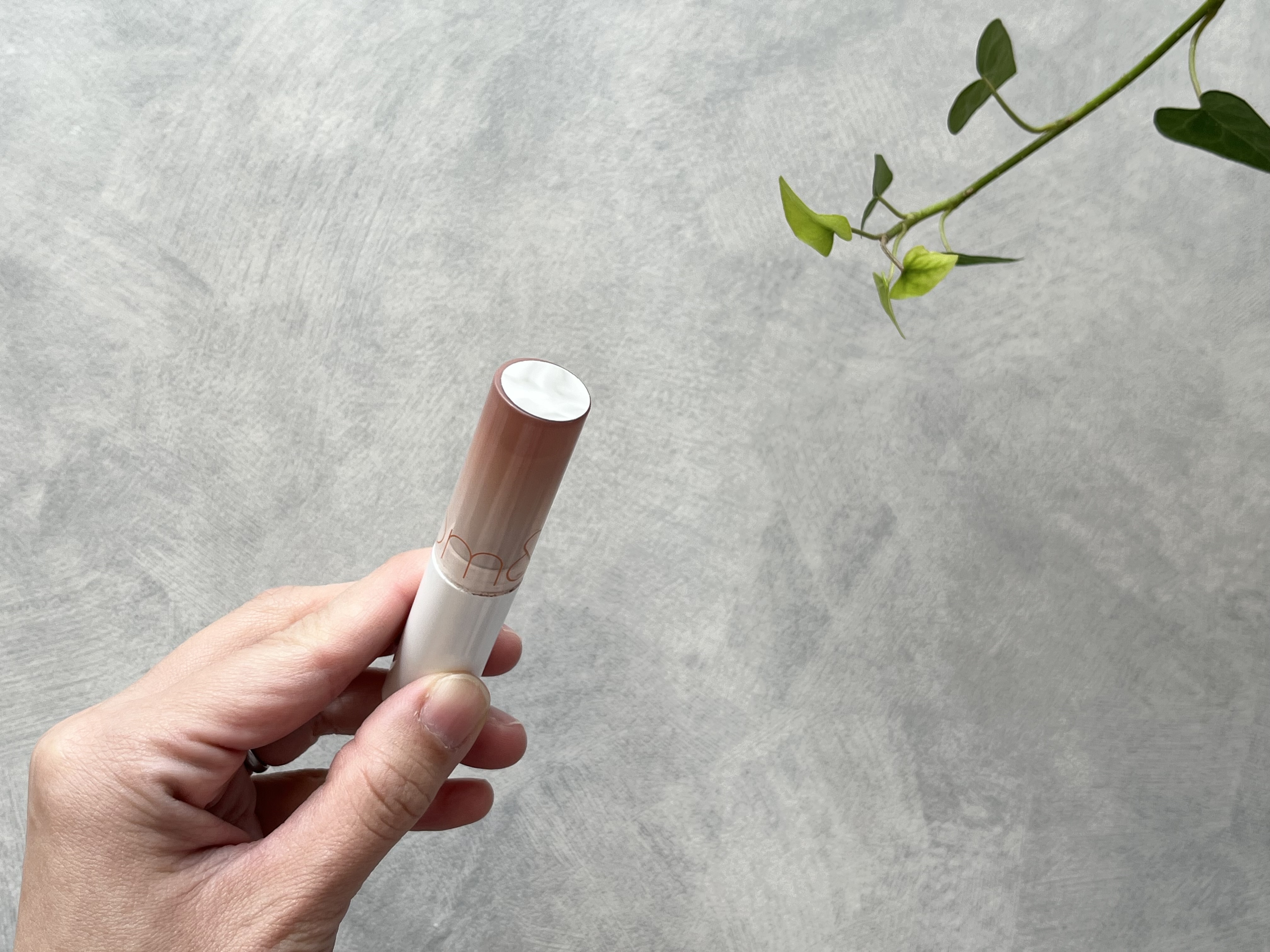 リップに商品を貼った画像