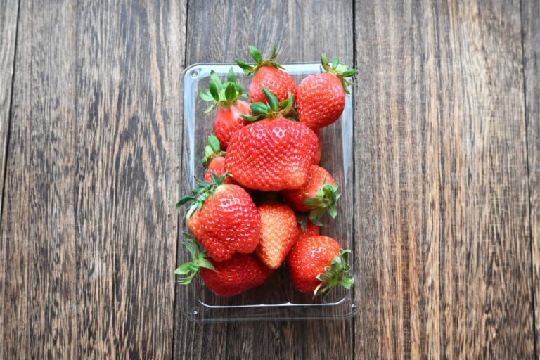 みつけたら手に取って〜！避けがちなフォルムだけどじつは甘いいちごの選び方とは