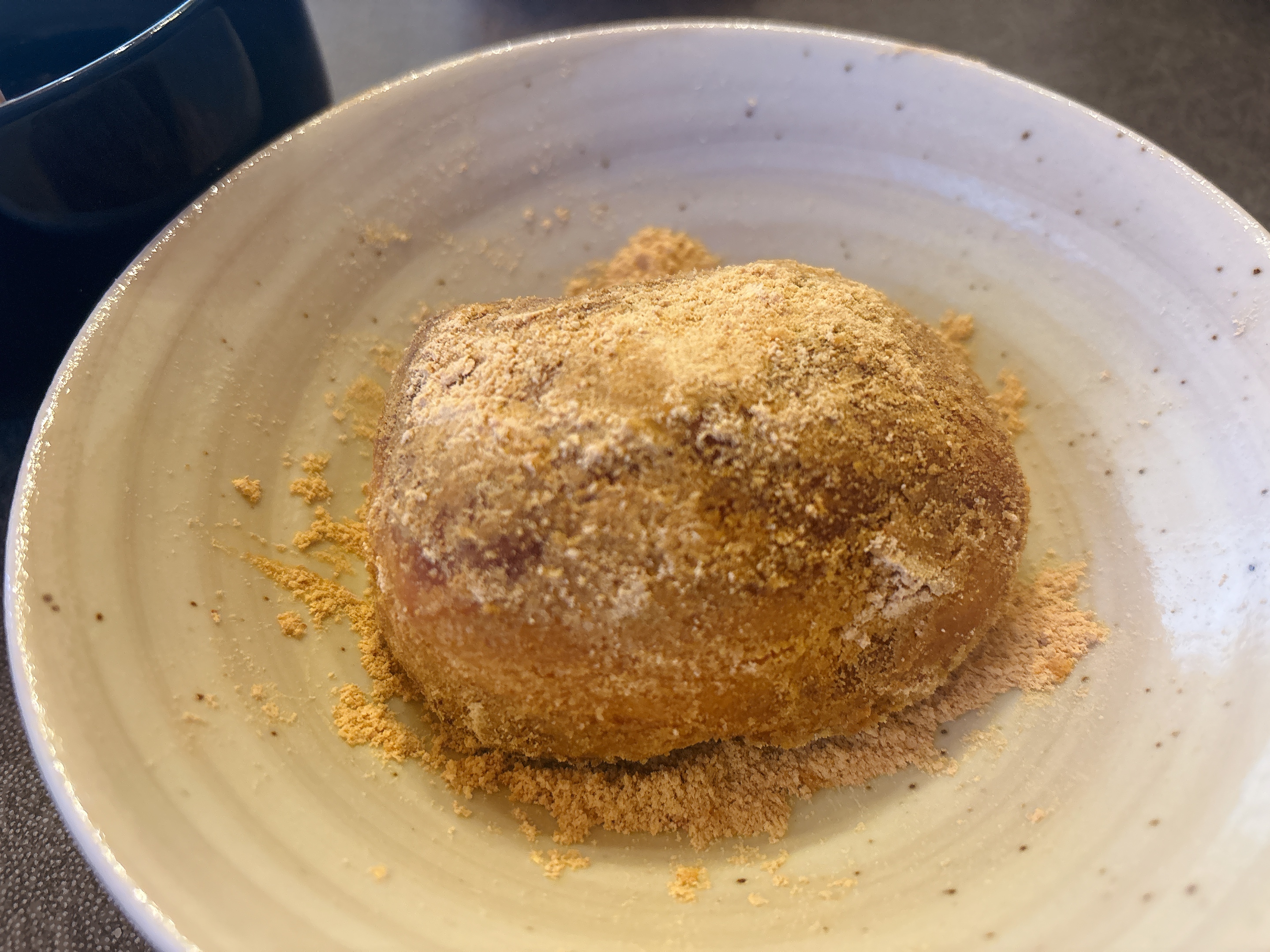 黄な粉と砂糖にまぶす。