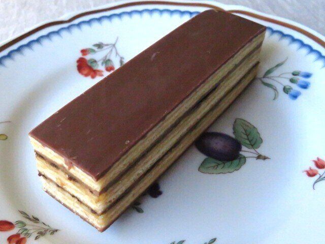 「世界のお菓子　オペラケーキ」中身