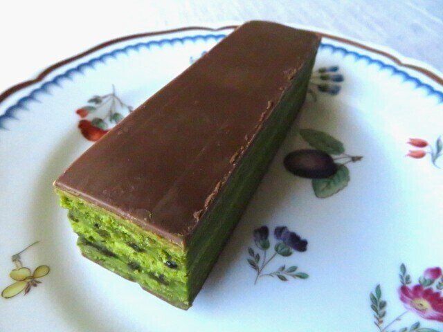 「世界のお菓子　抹茶のオペラケーキ」中身