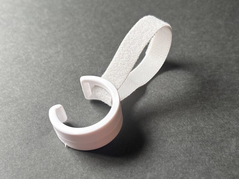 【ダイソー】考えた人天才！収納場所を増やしてくれる超便利な固定できるフック