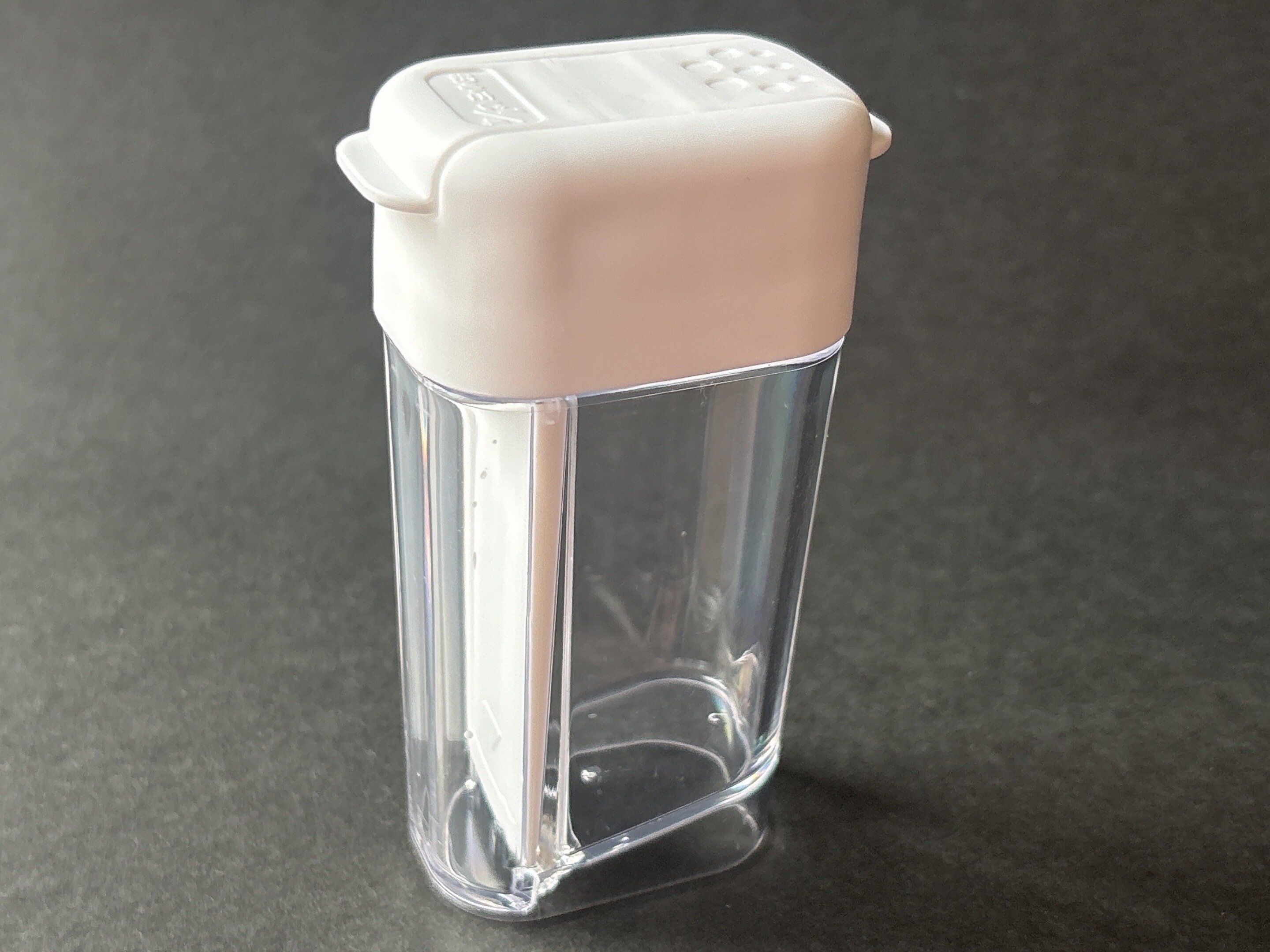 セリアSKかんたん計量調味料ボトル2口