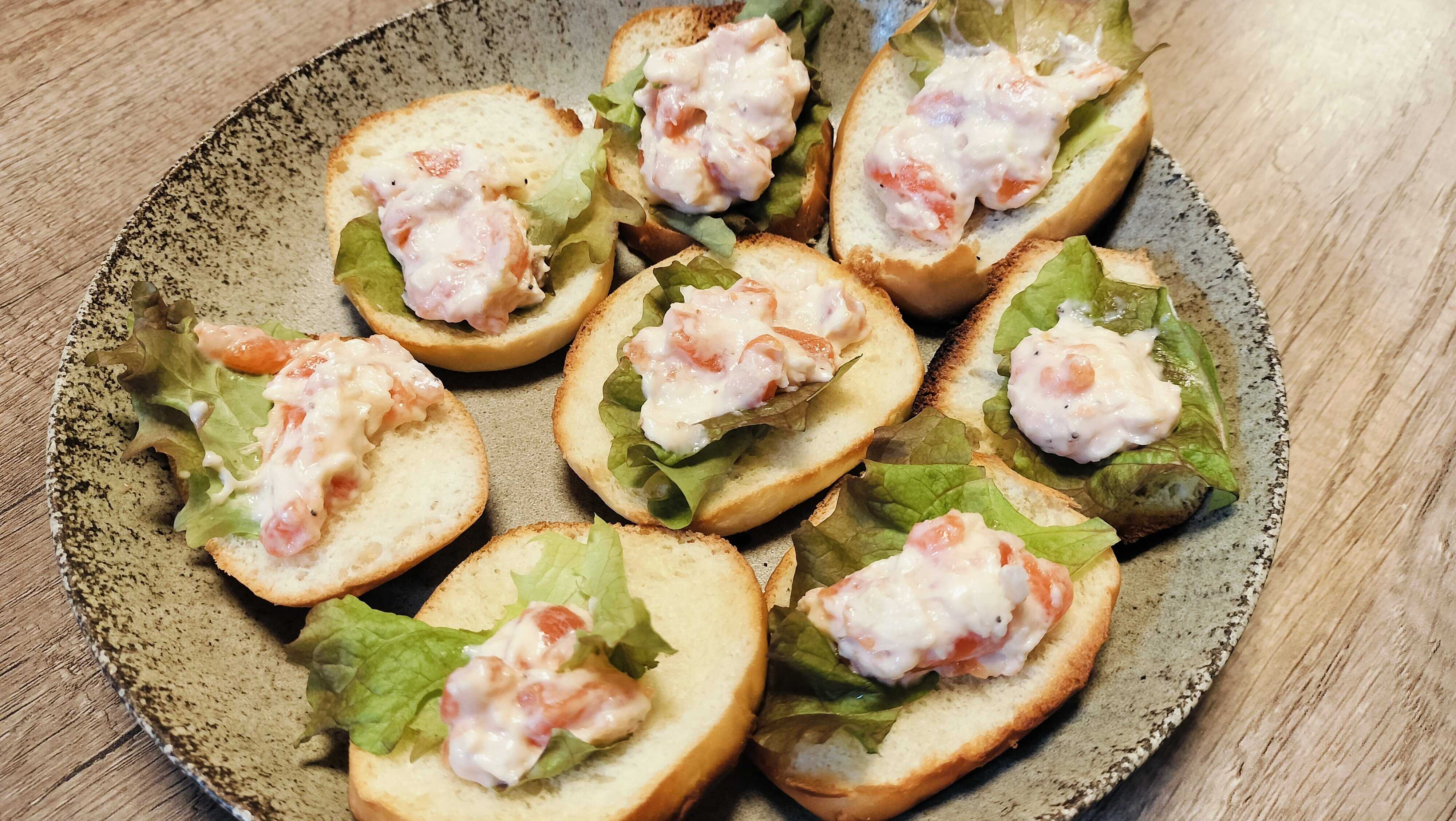 サーモンクリームチーズカナッペ