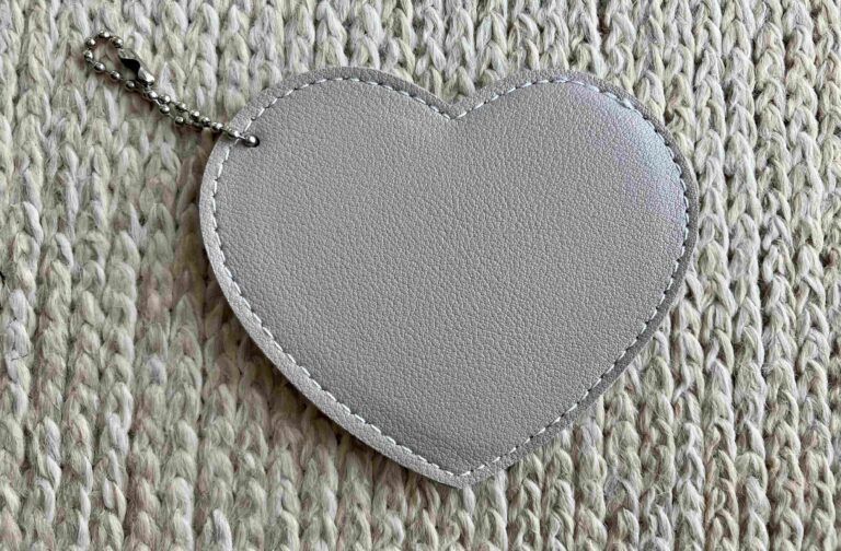 100均アイテムを組み合わせて外出先でもサッとミラーが取り出せる！マニアがおすすめするお出かけの必需品