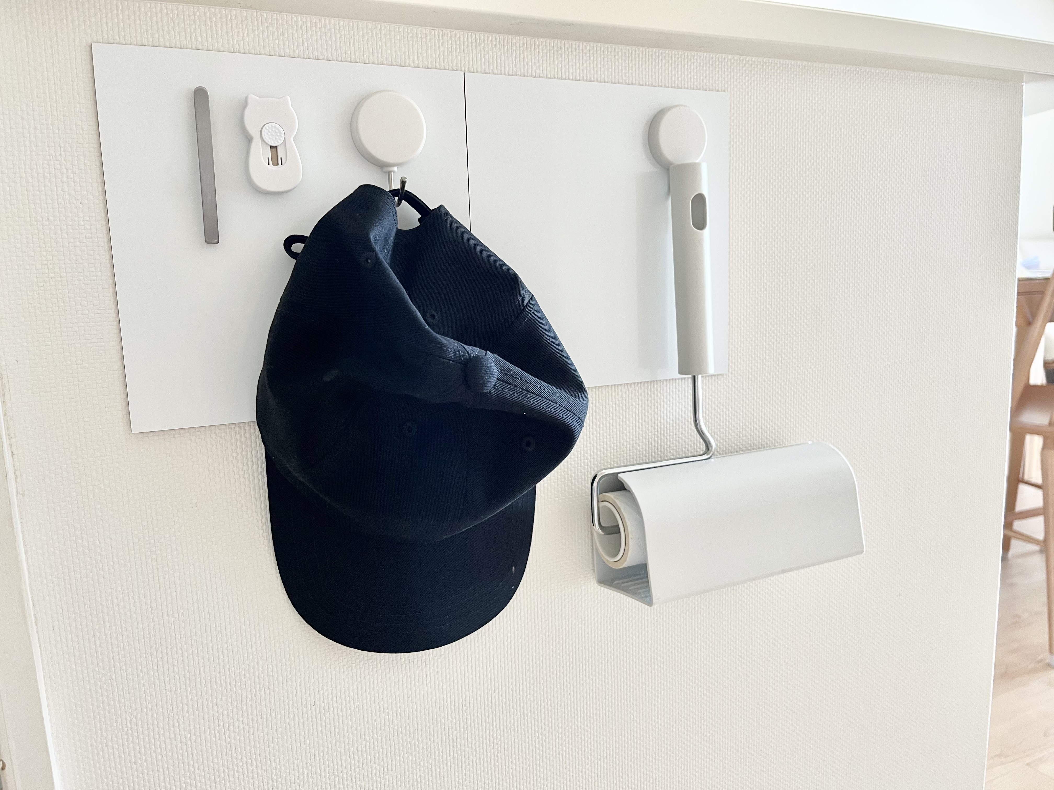 ダイソーの「磁石がくっつくスチールタイル(ホワイト)」の使用画像