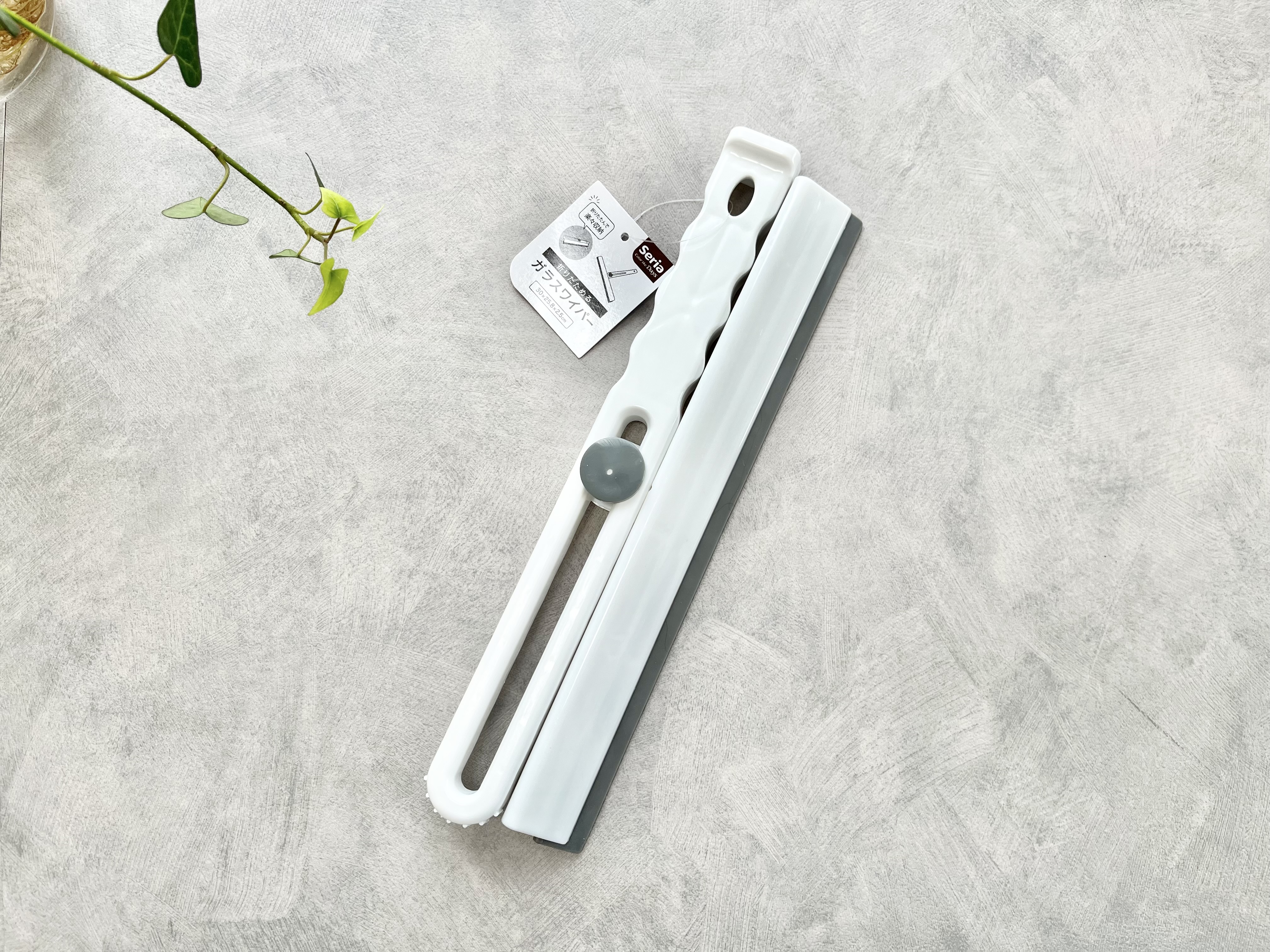 セリアの「折りたためるガラスワイパー」の商品画像