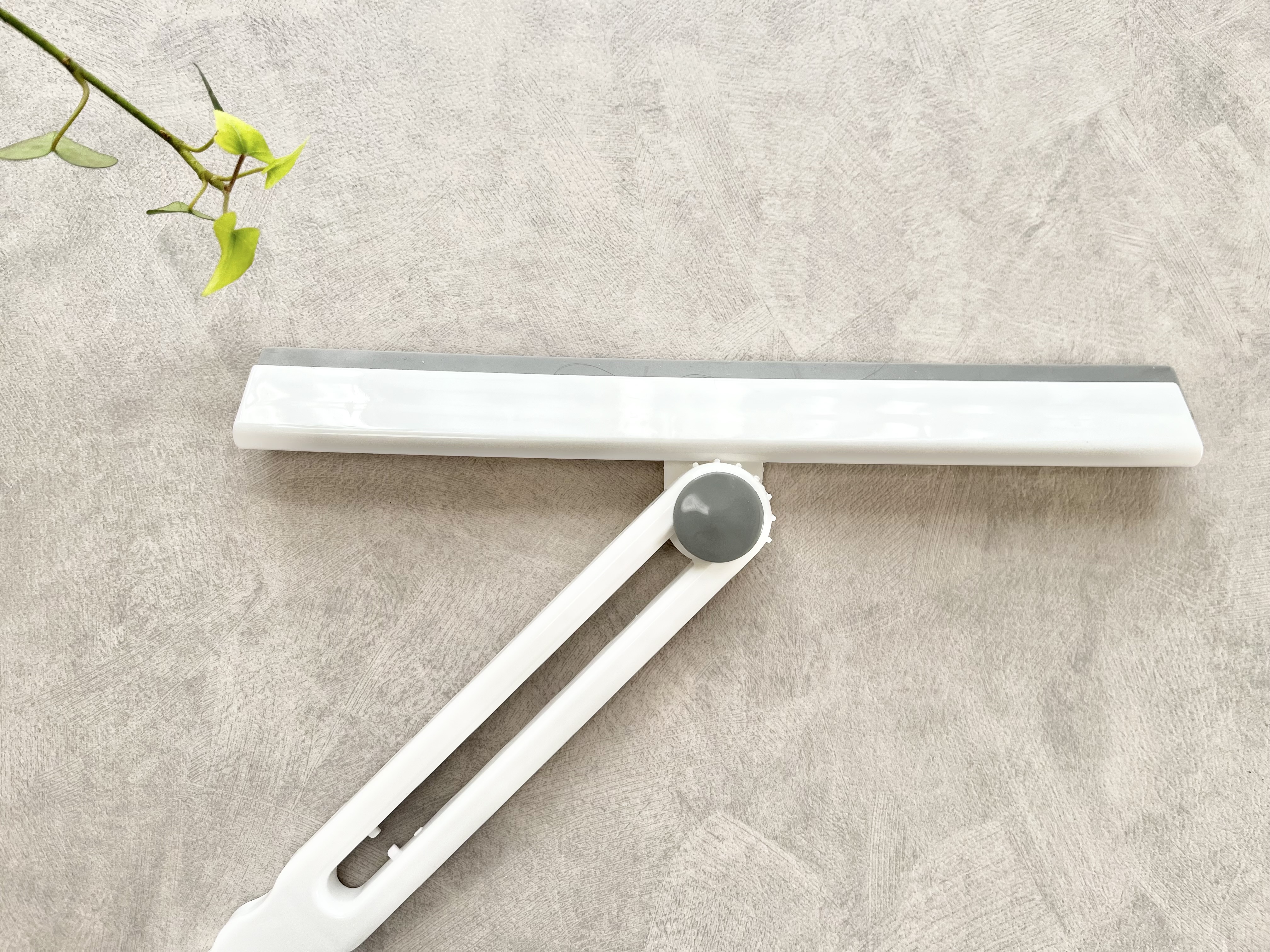 セリアの「折りたためるガラスワイパー」商品画像