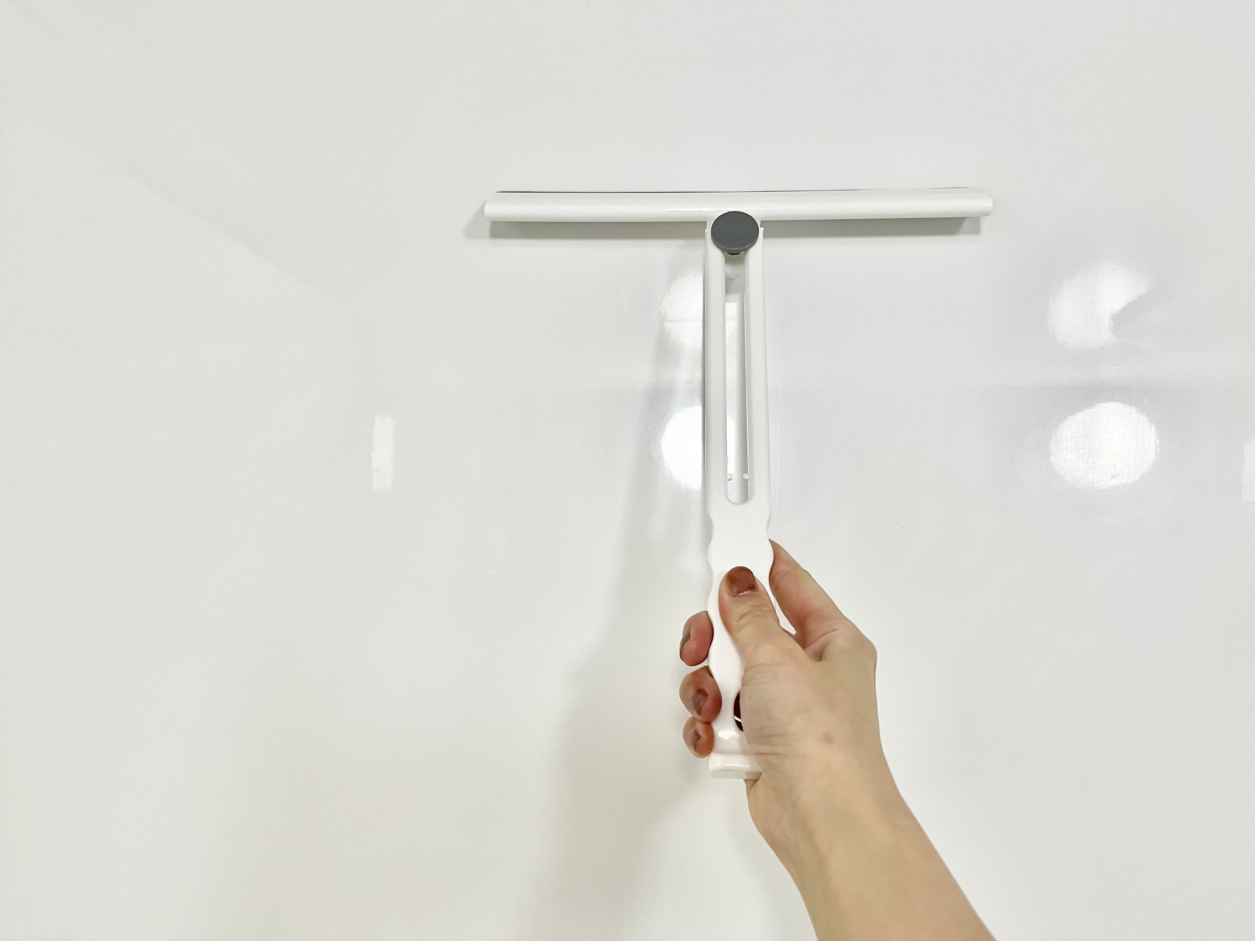 セリアの「折りたためるガラスワイパー」を使ったお掃除画像