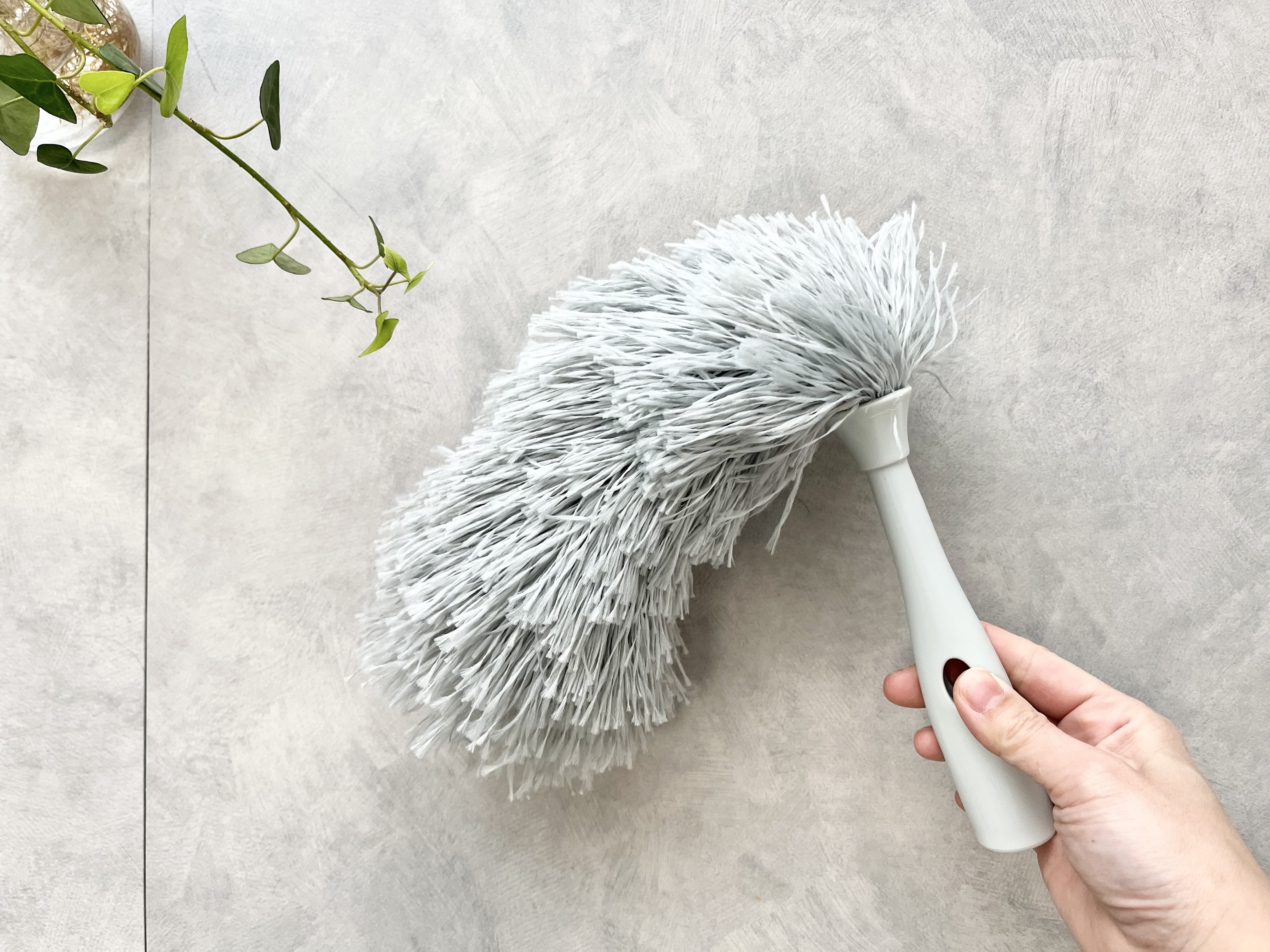 セリアの「曲がるふわふわモップ」を曲げた画像