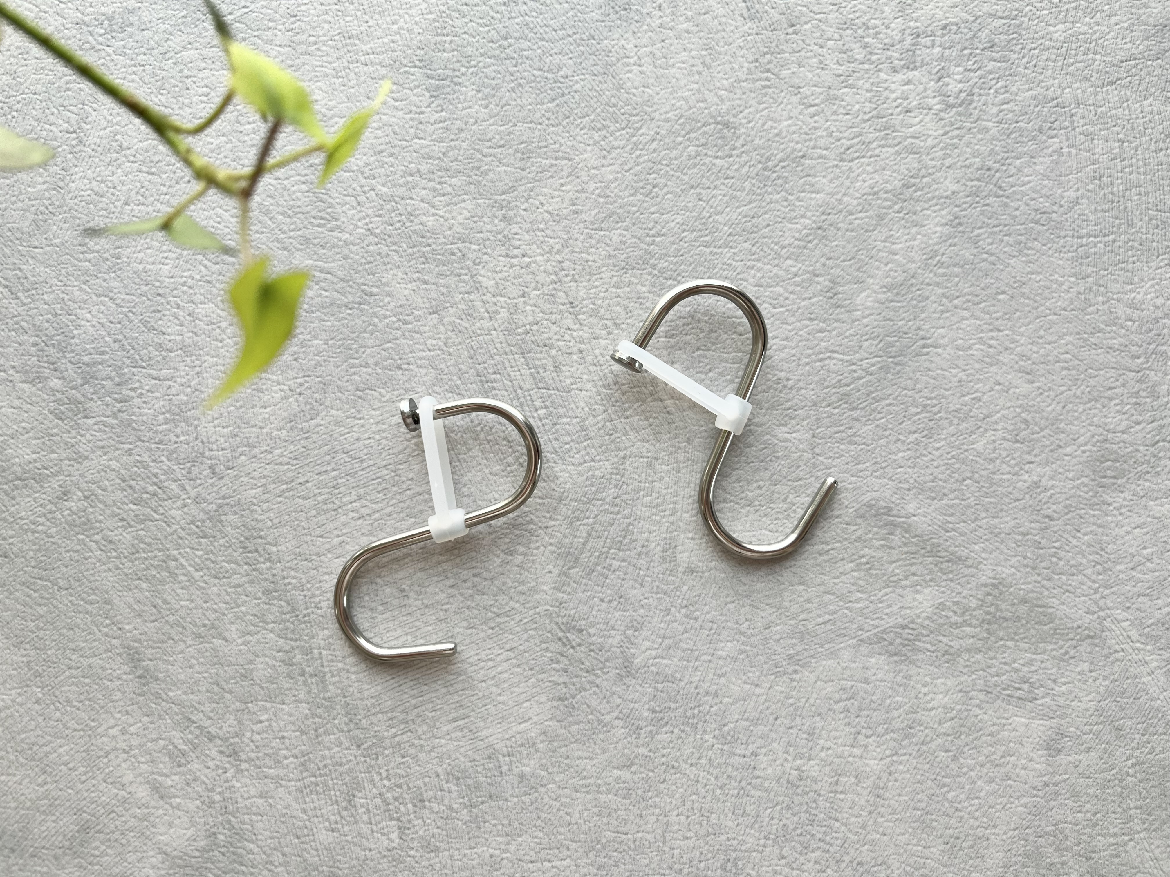 セリアの「シリコーンストッパー付きステンレスS字フック 小」の商品画像