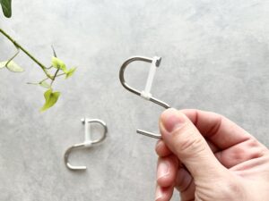 「まさにこんなの欲しかった！」「S字フックのイライラを解消！」100均マニアが何度もリピ買いしているセリアの優秀アイテム