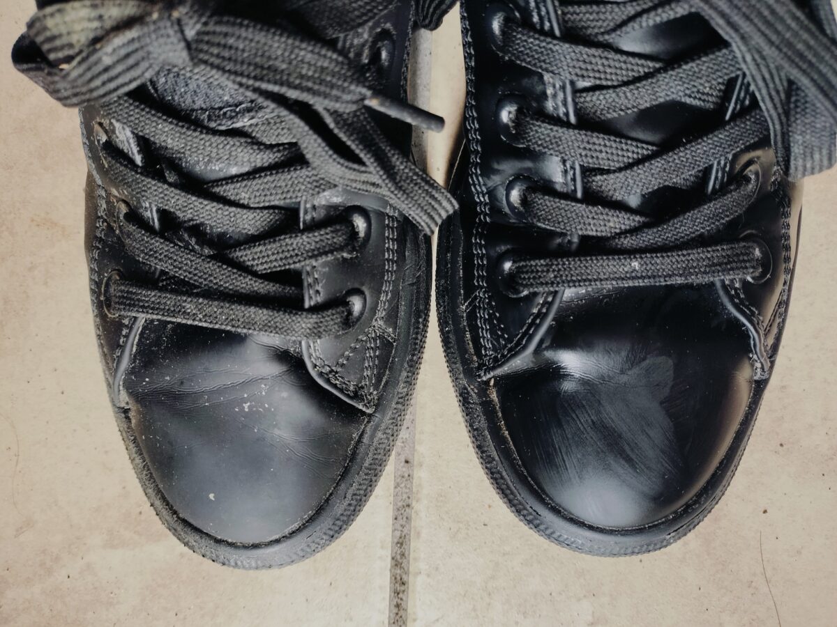 クリーナーシートを使ったスニーカー