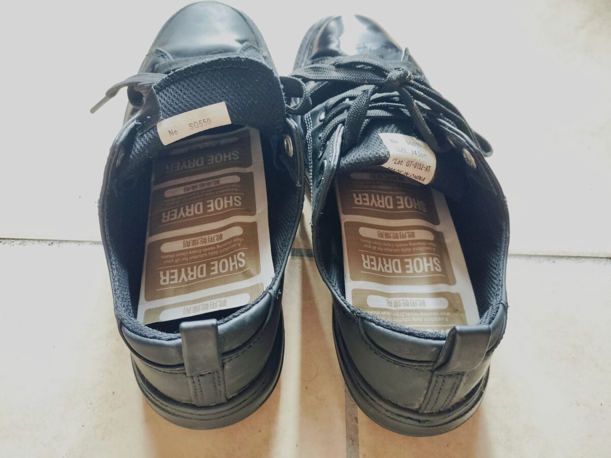 靴の中に入っている乾燥剤