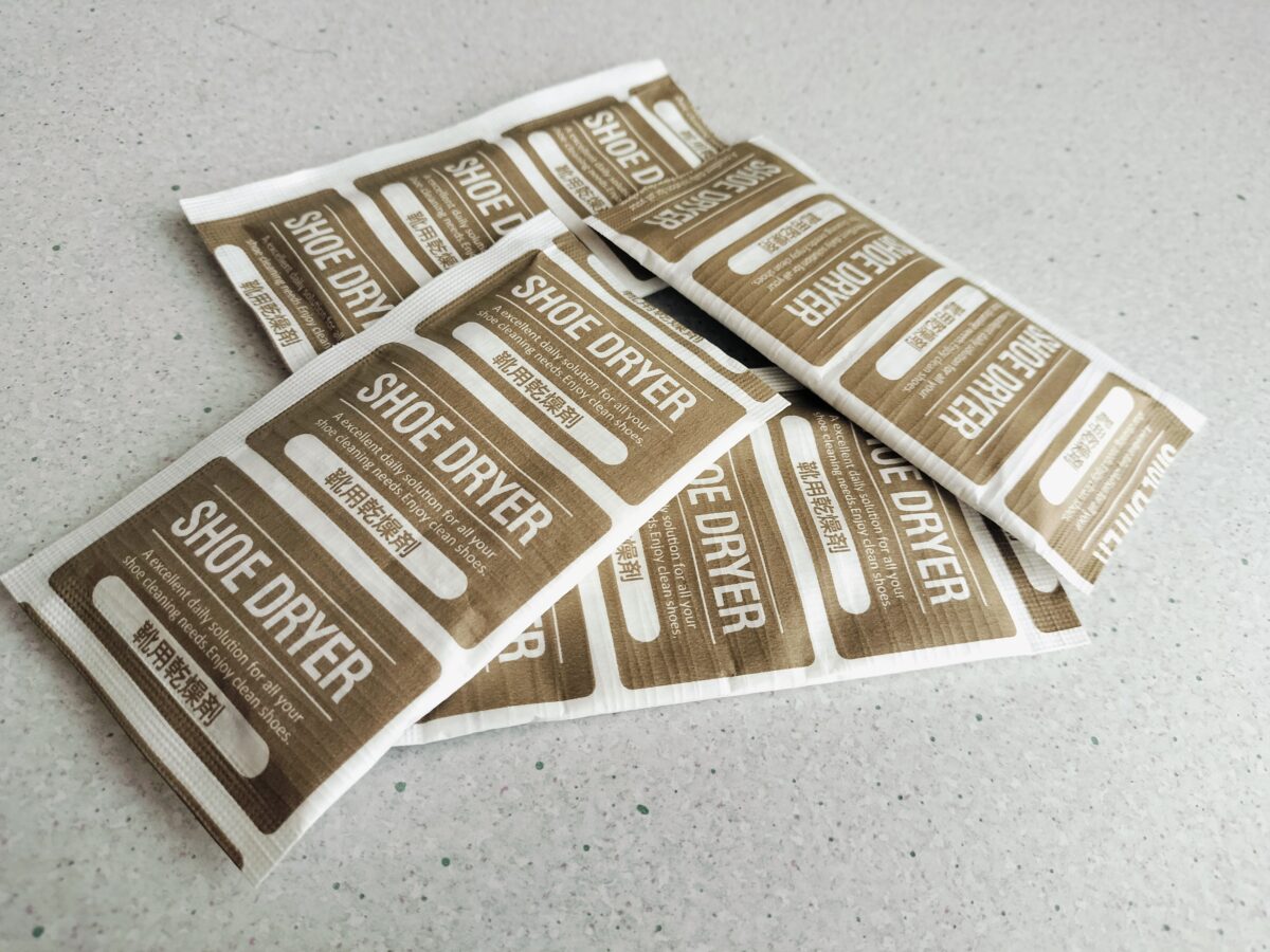4つの靴用乾燥剤