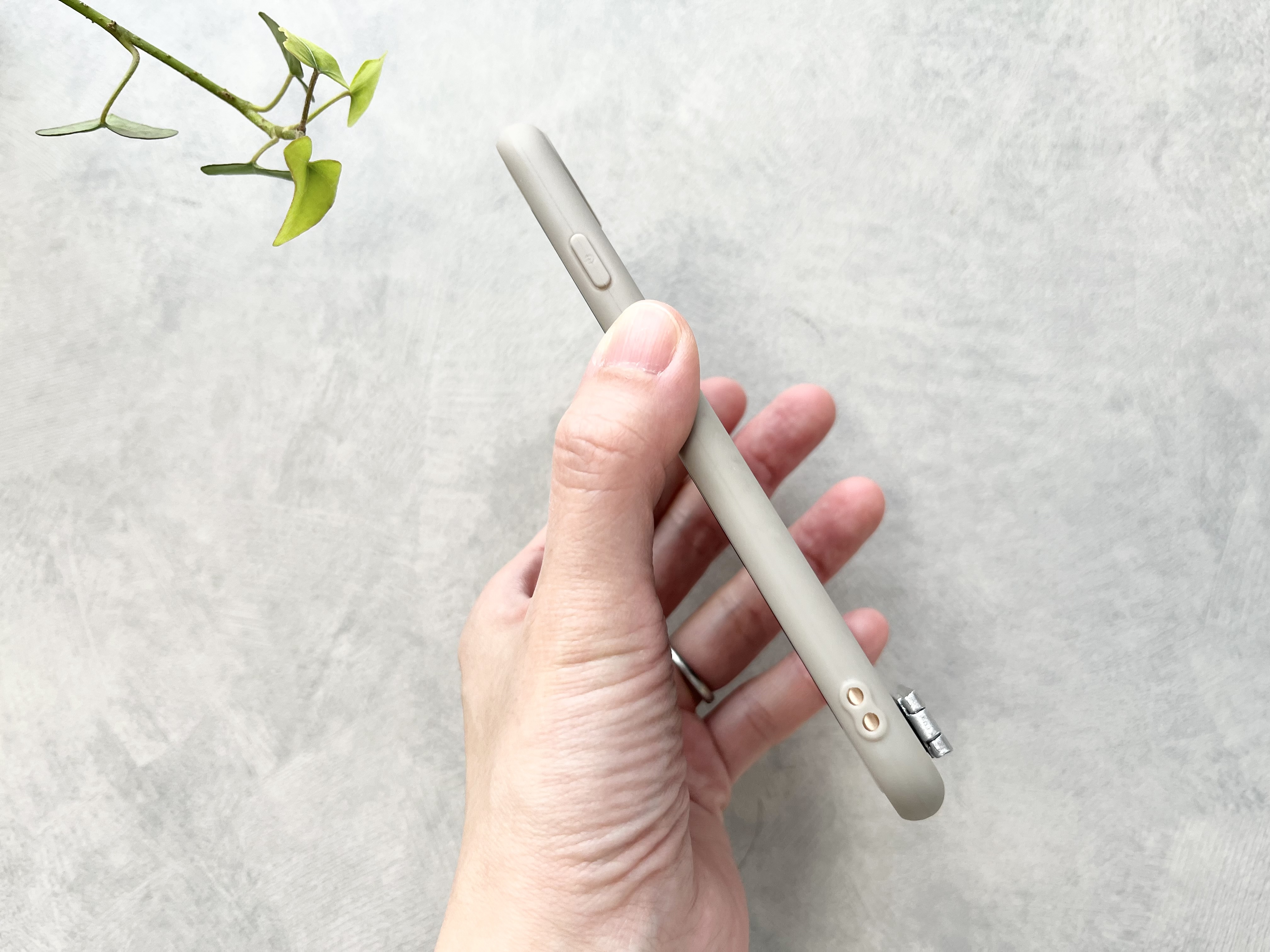 ダイソー「スマホスタンド(スリム)」の使用画像