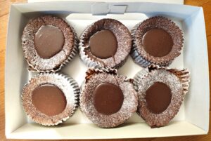 【コストコ】冬の新作絶品スイーツ！2種類の食べ方で楽しめるフォンダンショコラがおいしすぎる