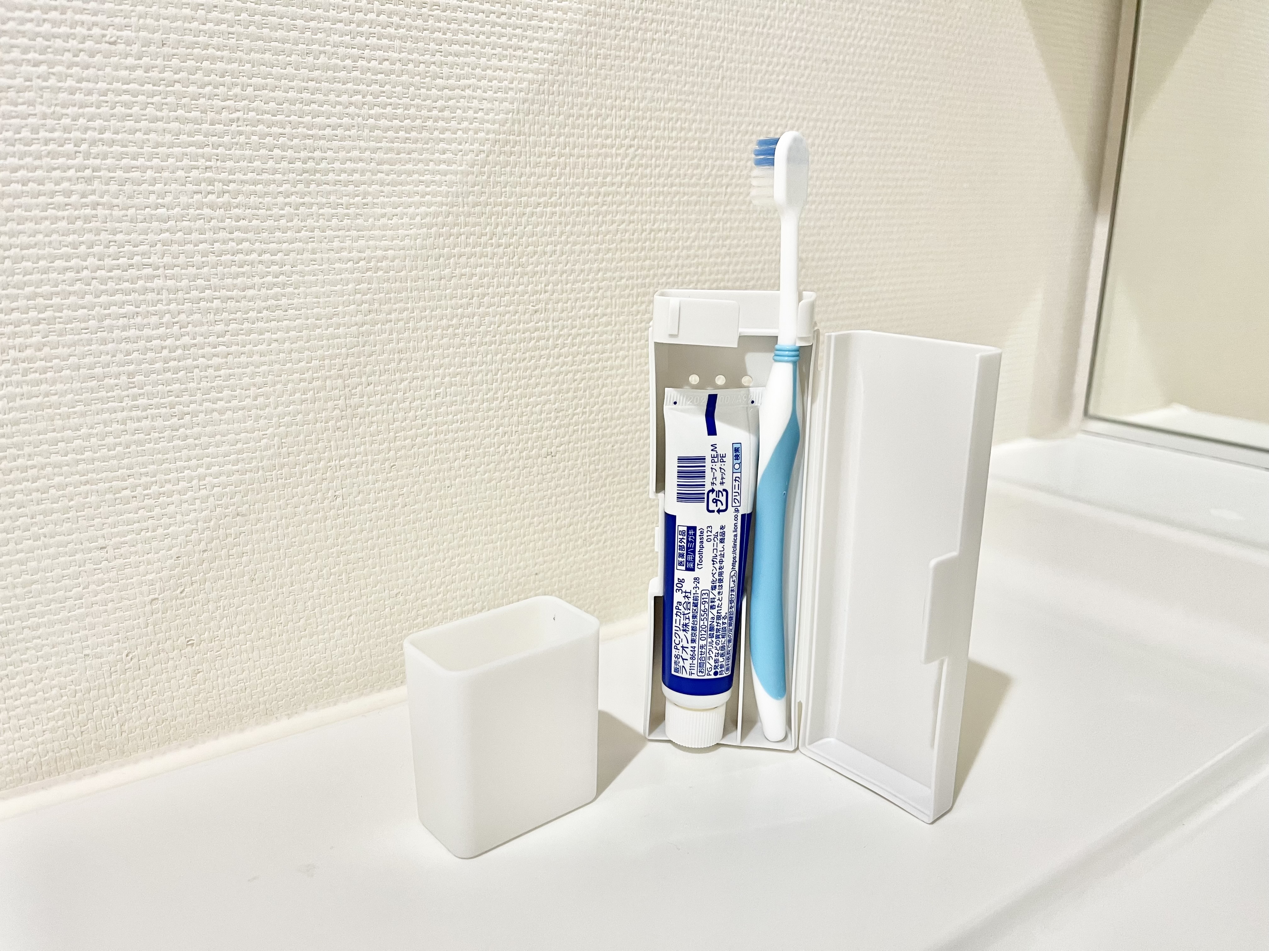 セリア「コップ付き 立つ歯ブラシケース」の使用画像