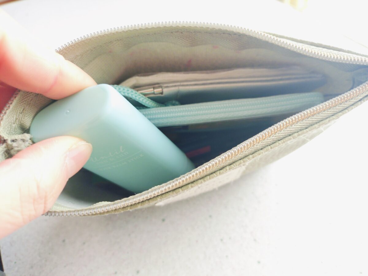 ポーチにはいるヘアバーム