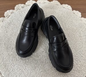 【しまむら】2,000円台で買えるローファースニーカーが高見えすぎる！