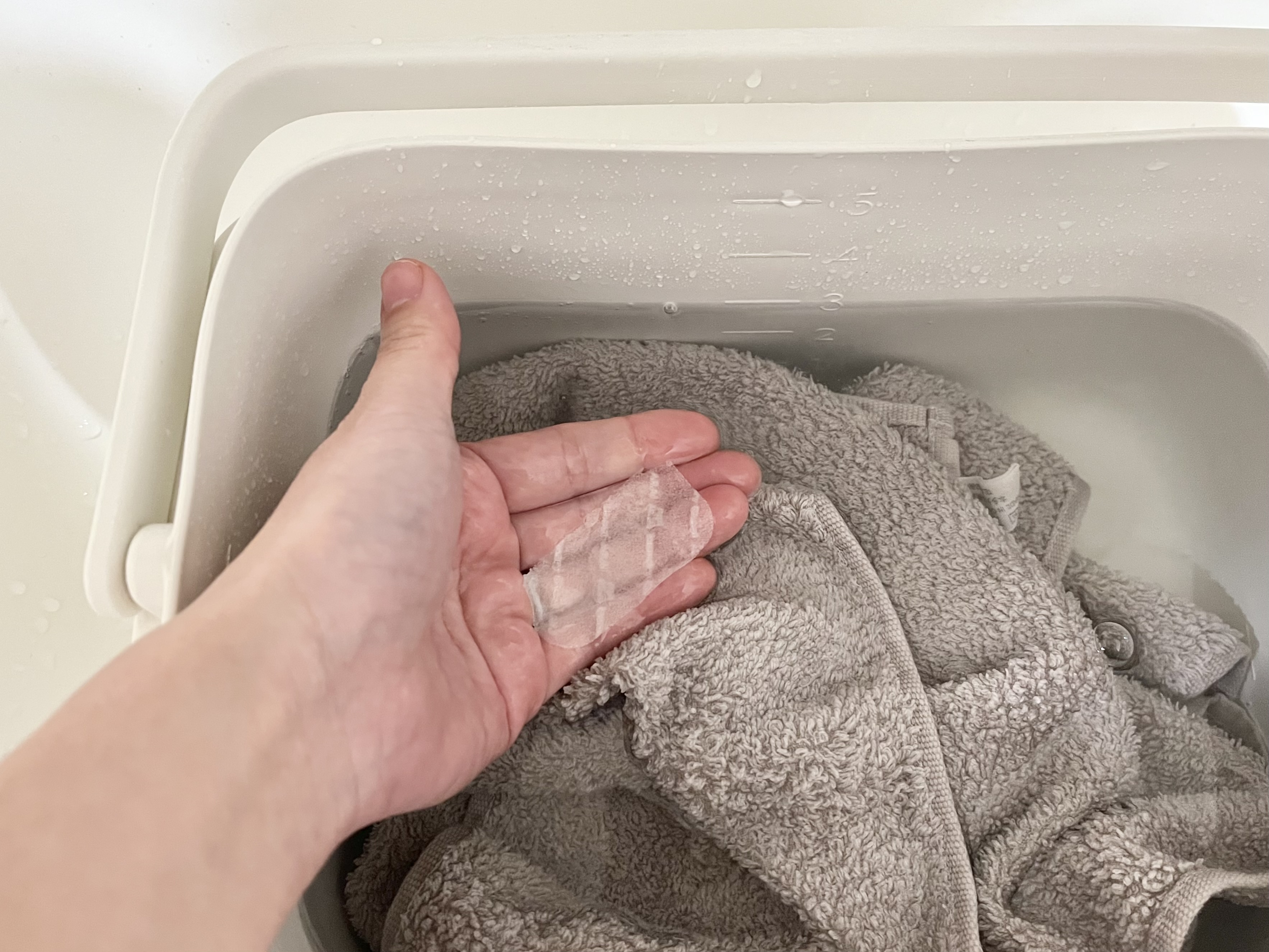 ダイソーの「洗たく用洗剤シート」の使い方画像