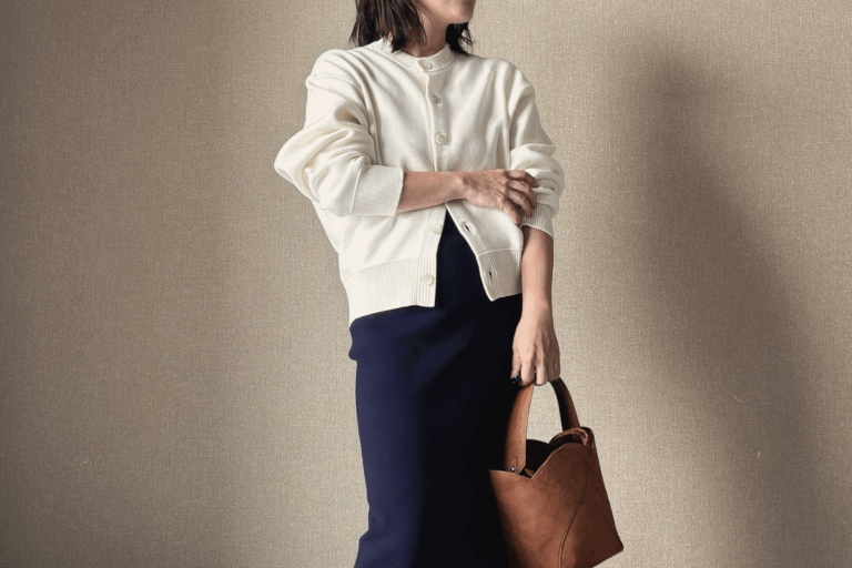 【ユニクロ】縦に伸びる美シルエットが優秀!肉感を拾わず大人の余裕を引き出すスカート