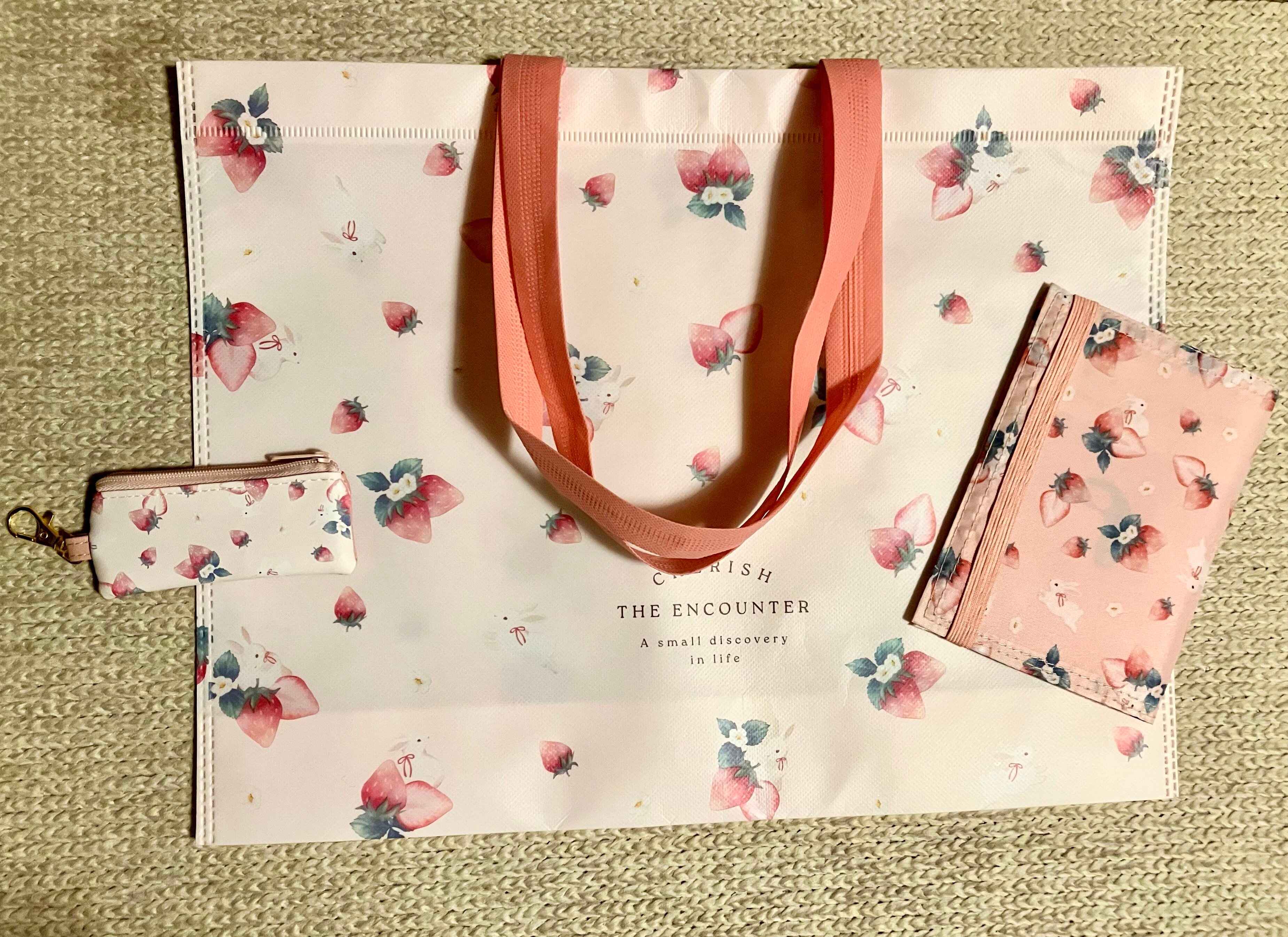 いちご×うさぎグッズ