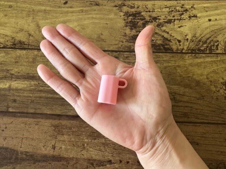 【セリア】買わなきゃ損！110円で「リップどこ？」が消える？見つけたら即買いの超便利グッズ